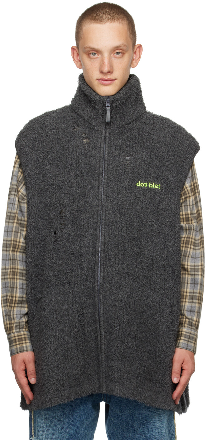 

Серый жилет с вышивкой Doublet