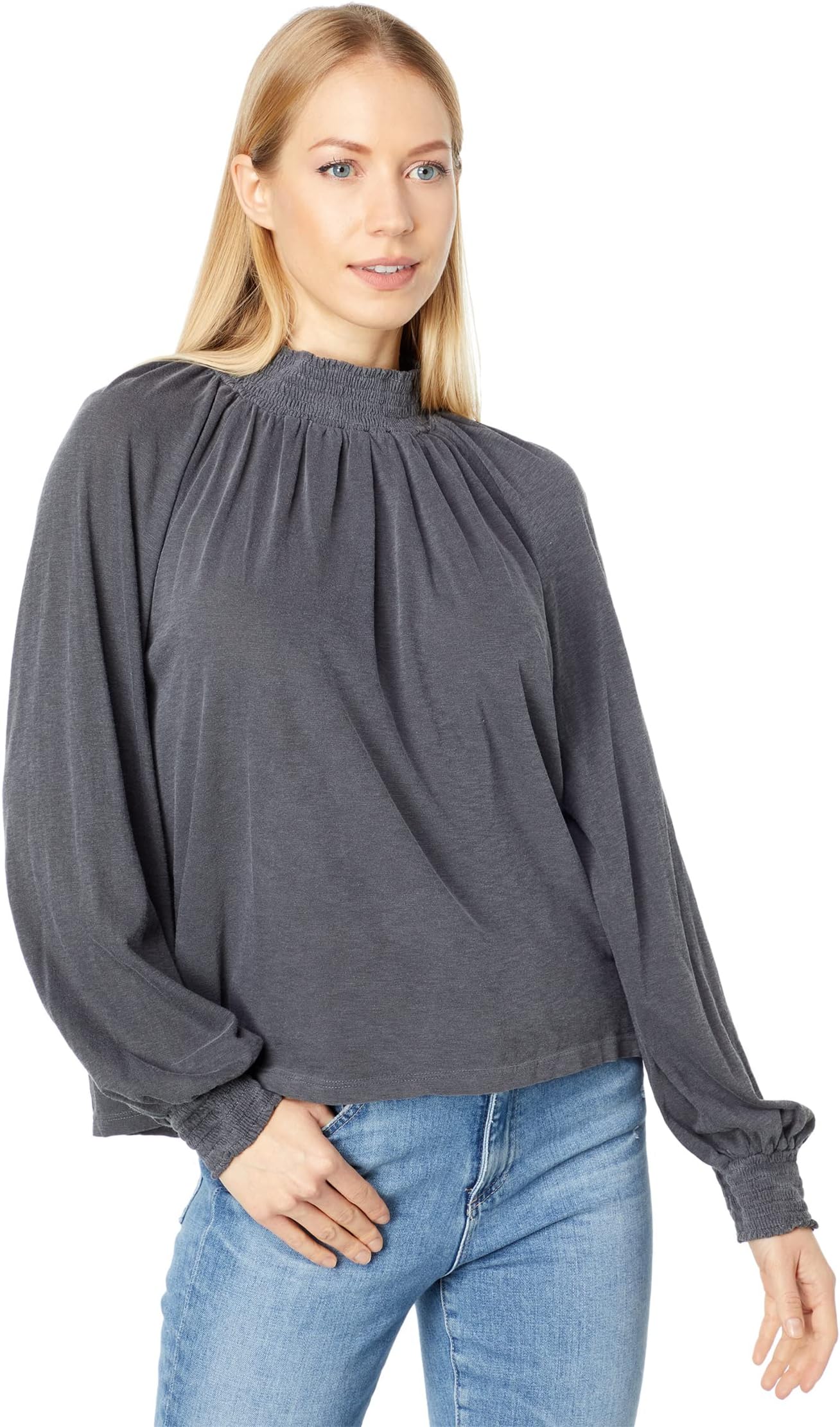 

Топ SUNDRY Smock Neck Puff Raglan Sleeve Top in Pima Cotton, цвет Pigment Charcoal