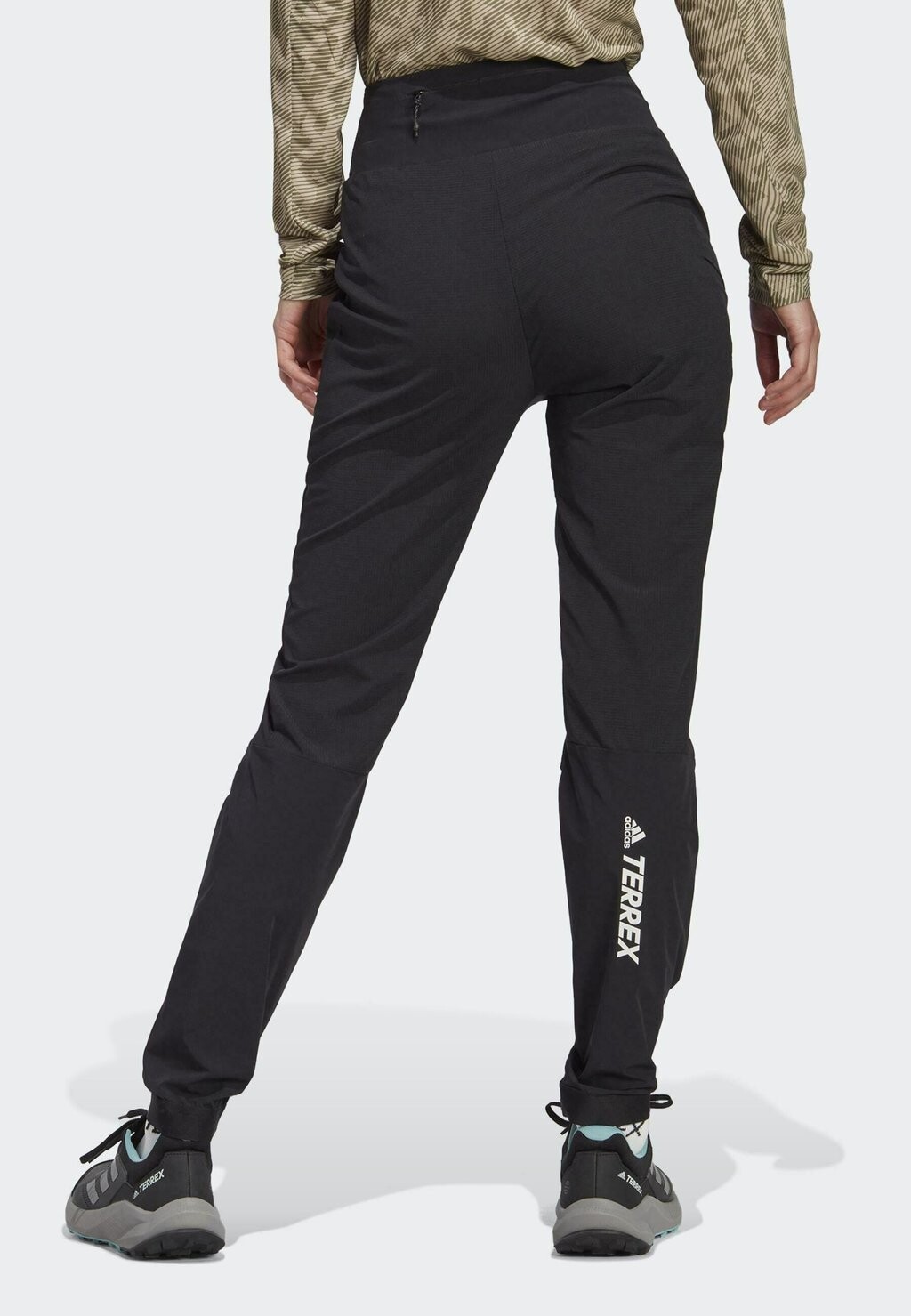 

Спортивные брюки Adidas