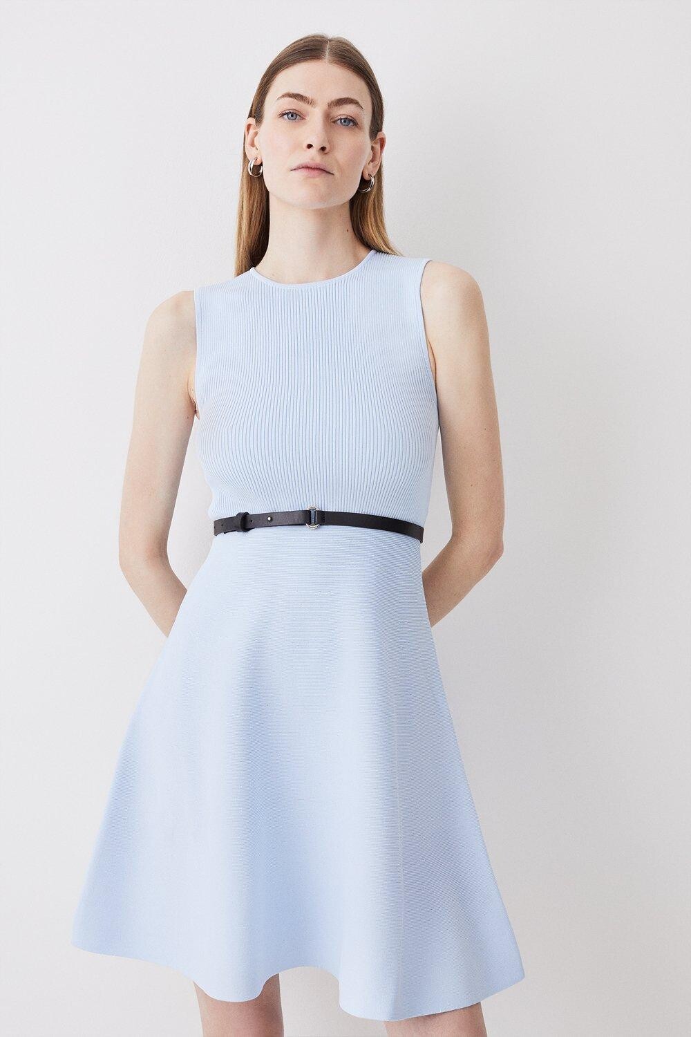 

Вязаное мини-платье в рубчик с плиссированной юбкой Karen Millen, синий