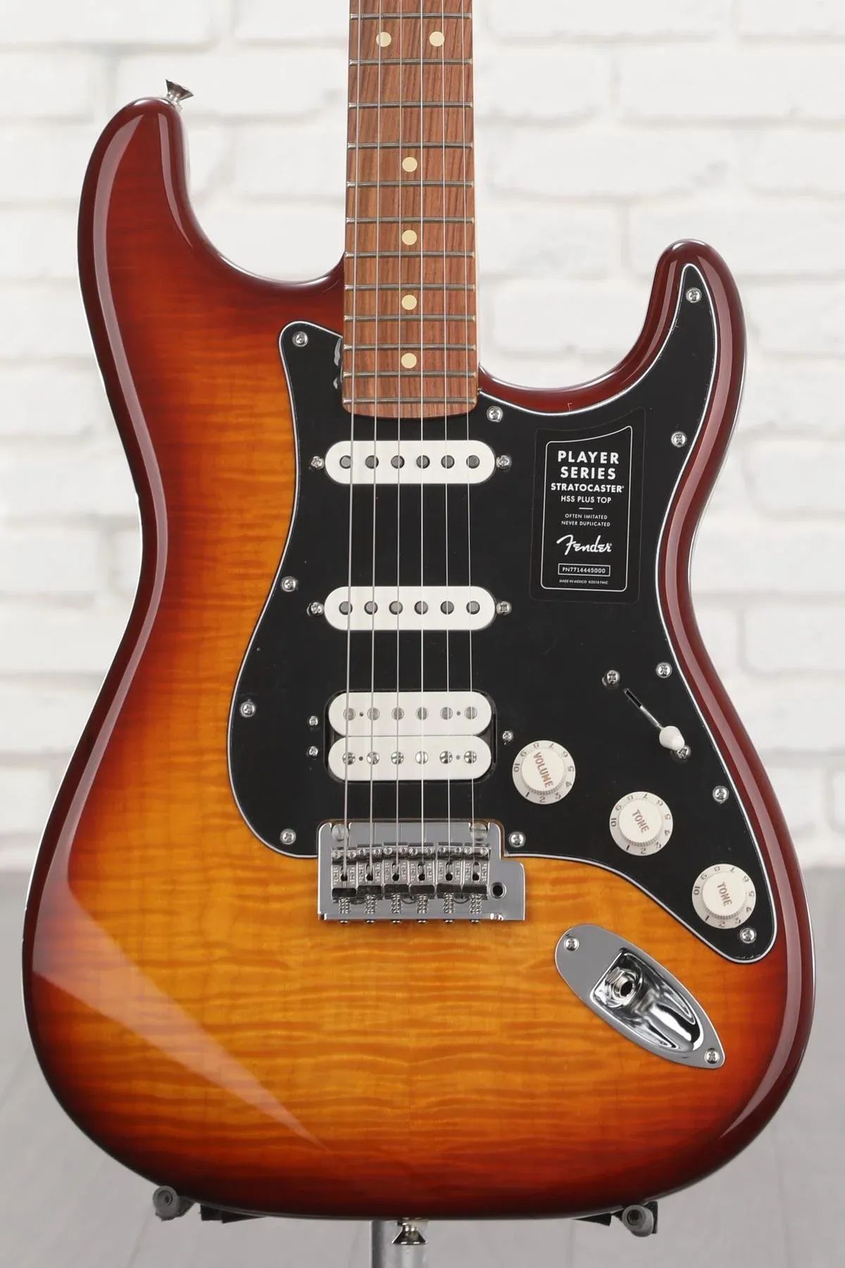 

Топ Fender Player Stratocaster HSS Plus — табачный цвет Sunburst с накладкой на гриф Pau Ferro