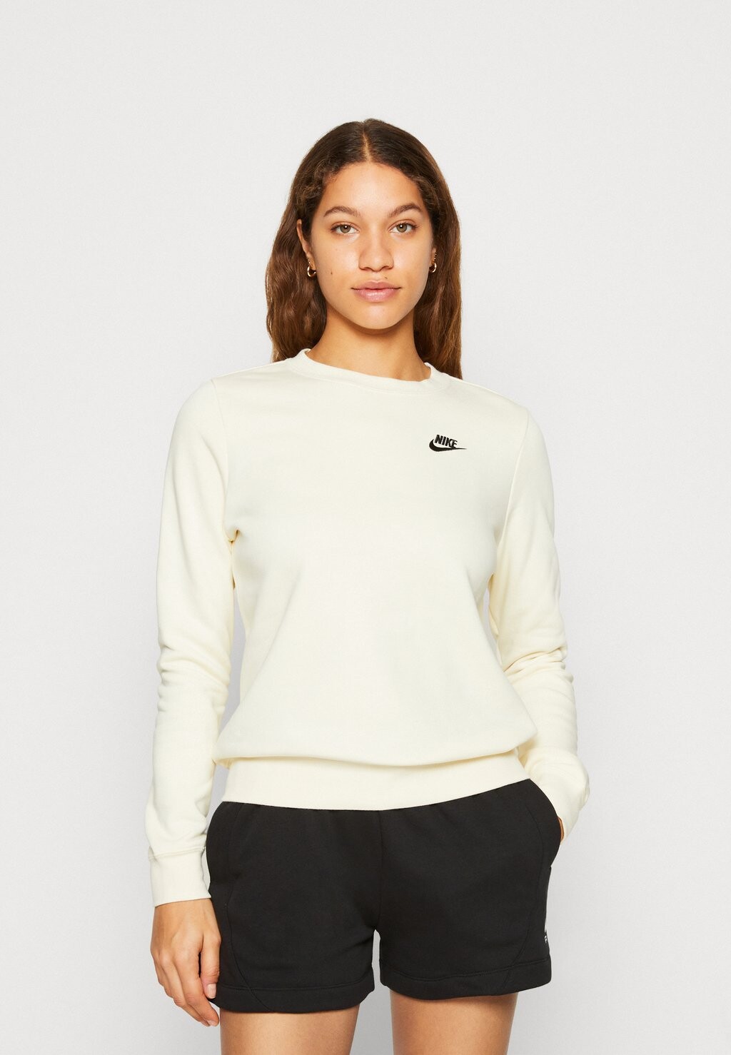 

Толстовка Nike Club Crew, кокосовое молоко / черный, Черный;белый