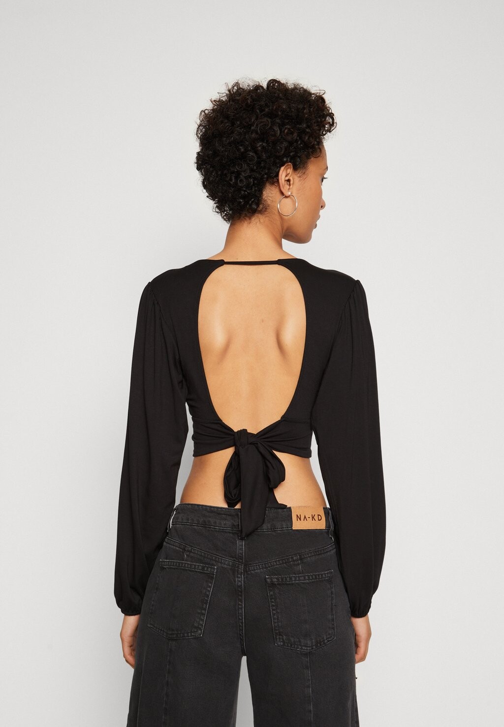 

Топ с длинными рукавами WAL G. CRISSY BACKLESS, черный
