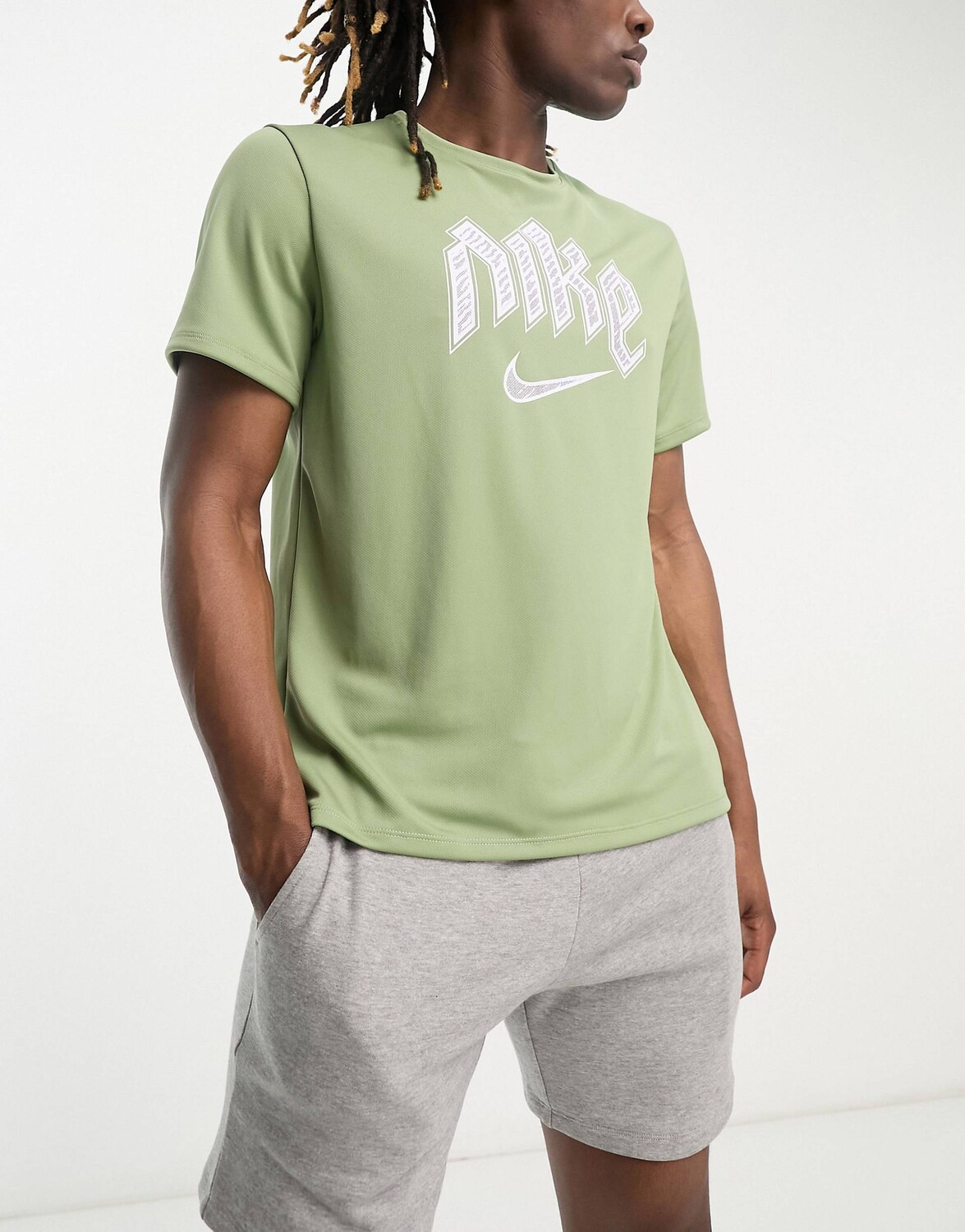 

Футболка цвета хаки с логотипом Nike Running Run Division Miler Swoosh