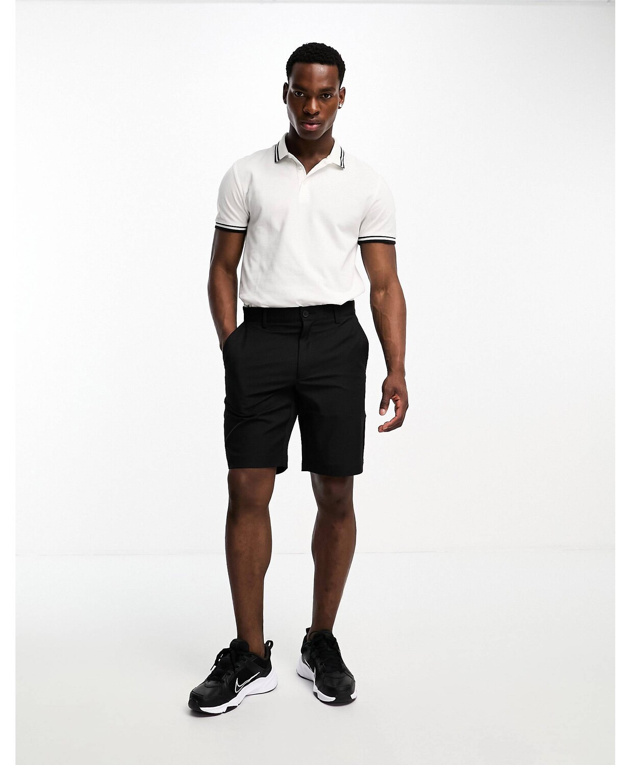 

Черные эластичные шорты классической посадки Calvin Klein Golf Bullet