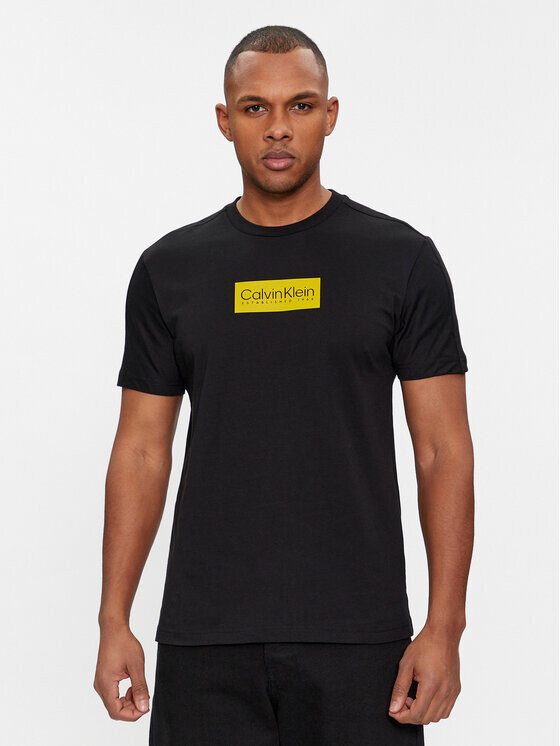 

Футболка стандартного кроя Calvin Klein, черный