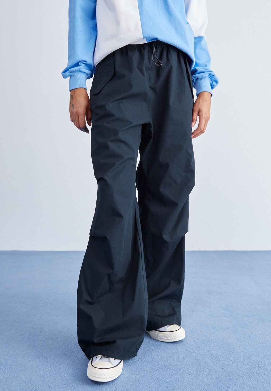 Брюки PARACHUTE PANT Converse, цвет black брюки parachute pant converse цвет nutty granola