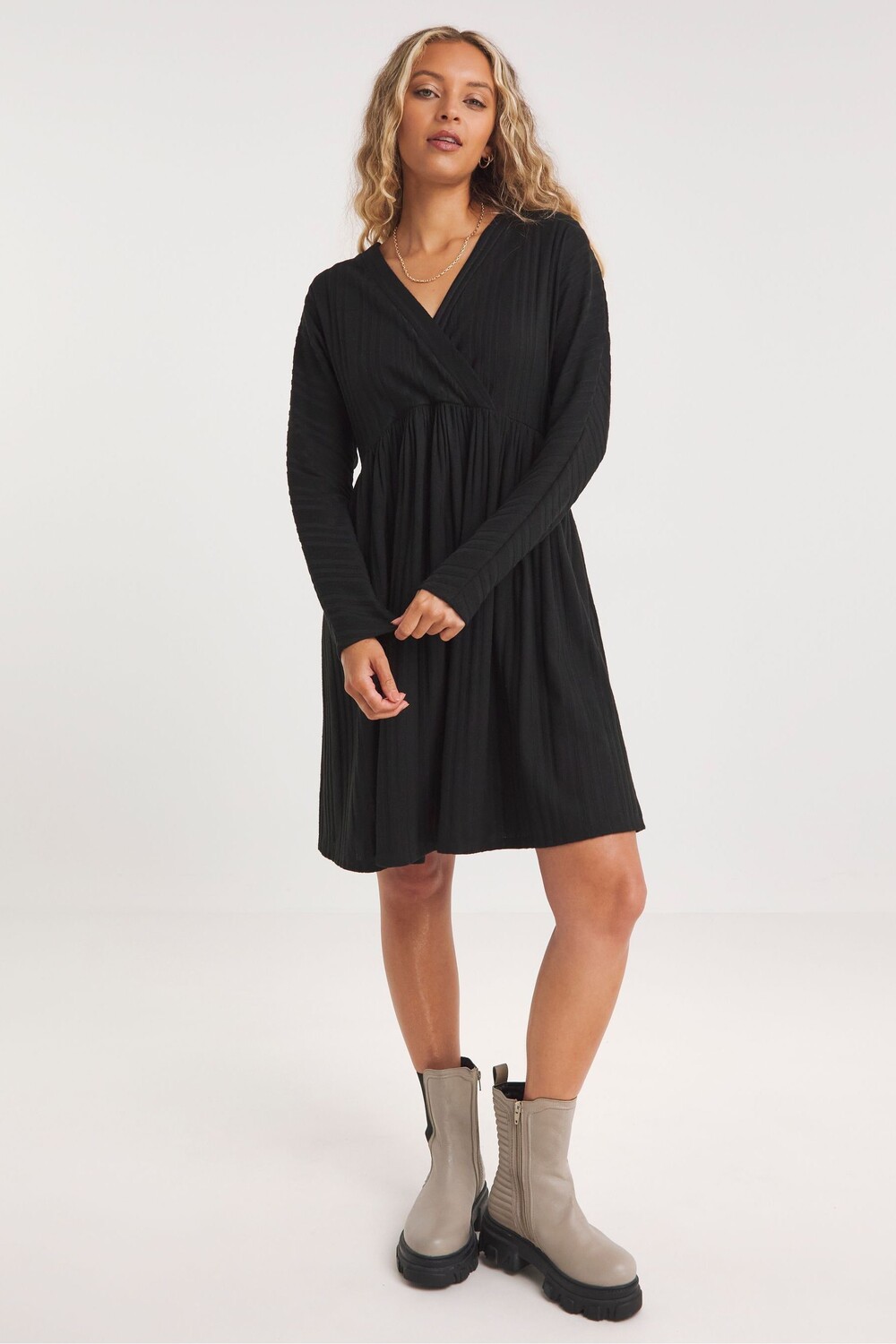 

Свободное платье в рубчик Simply Be, черный