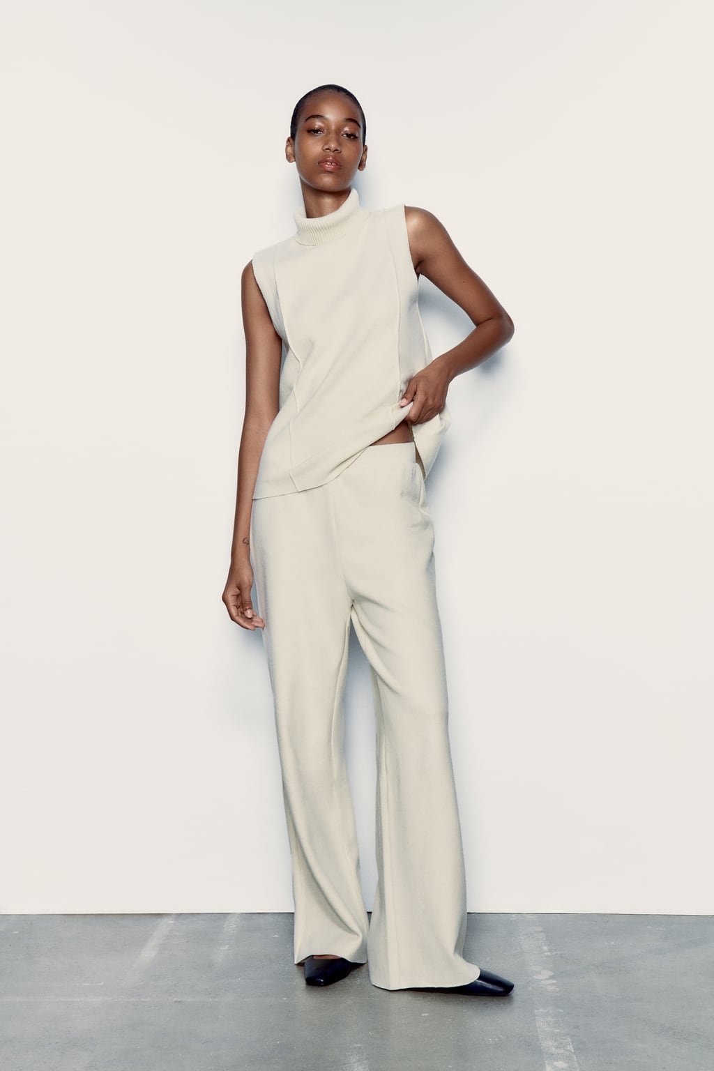 

Базовые мягкие брюки ZARA, экру