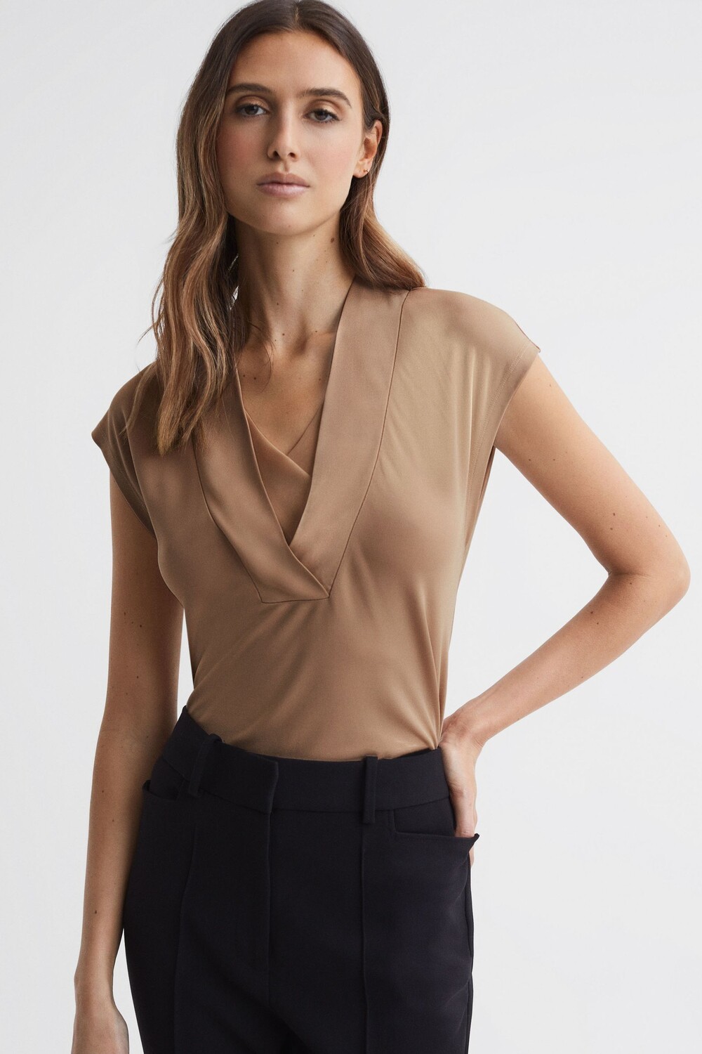 

Многослойная футболка Bonnie с V-образным вырезом Reiss