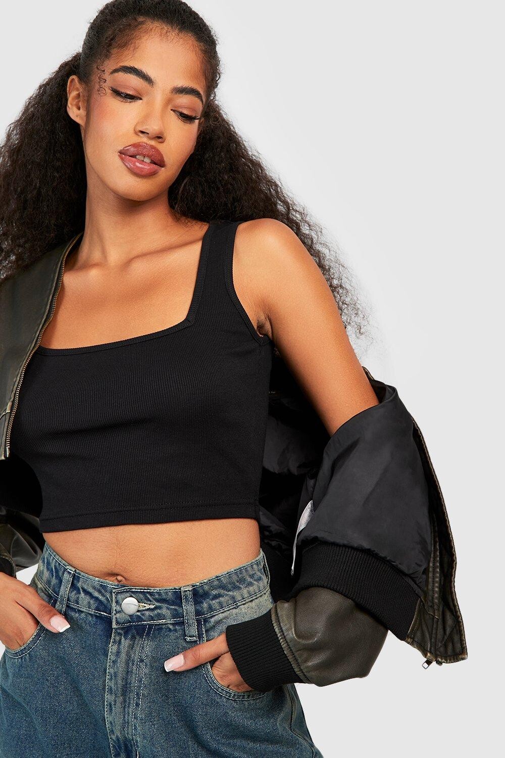 

Базовая топ-майка с квадратным вырезом и широким ремнем Boohoo, черный