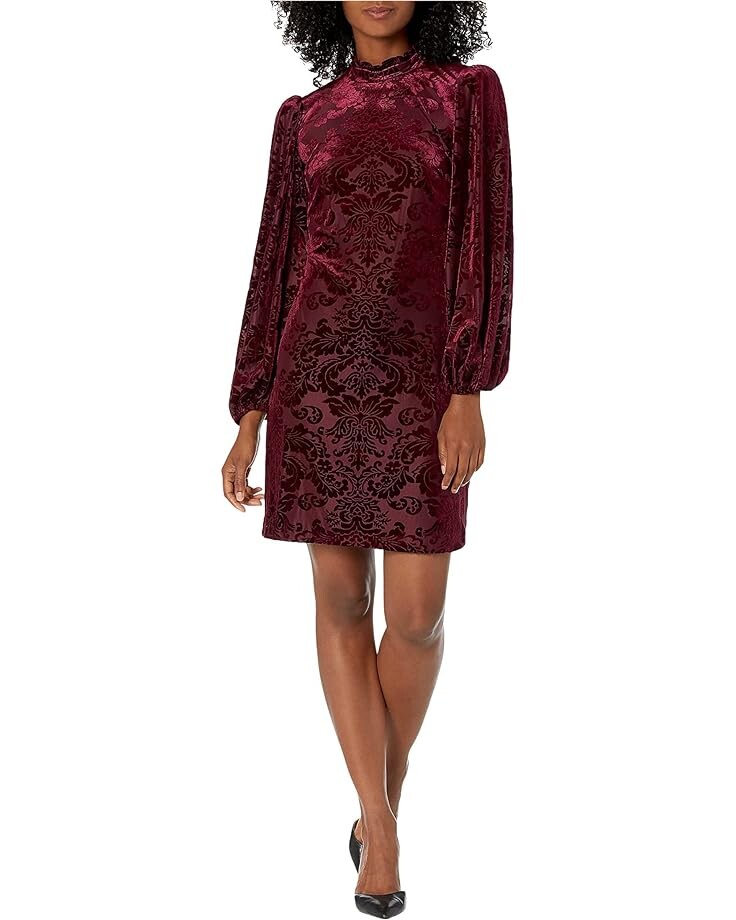 

Платье Vince Camuto Velvet Burnout High Neck Ruffle T-Body Shift with Voluminous Long Sleeve, цвет Wine