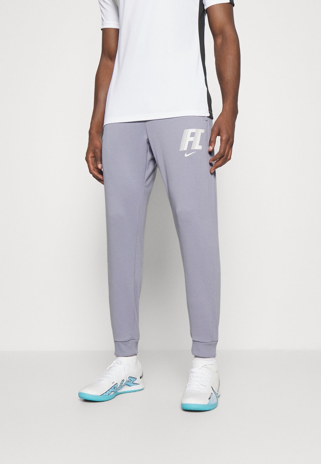 

Спортивные брюки Nike
