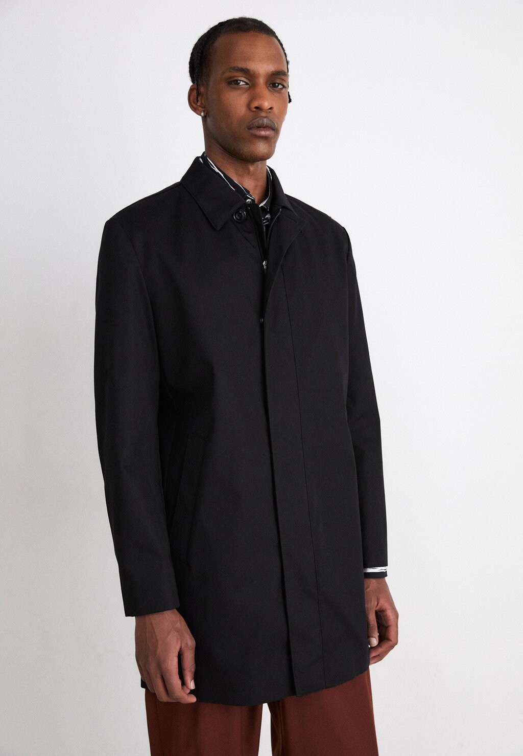 

Короткое пальто HUGO, цвет black