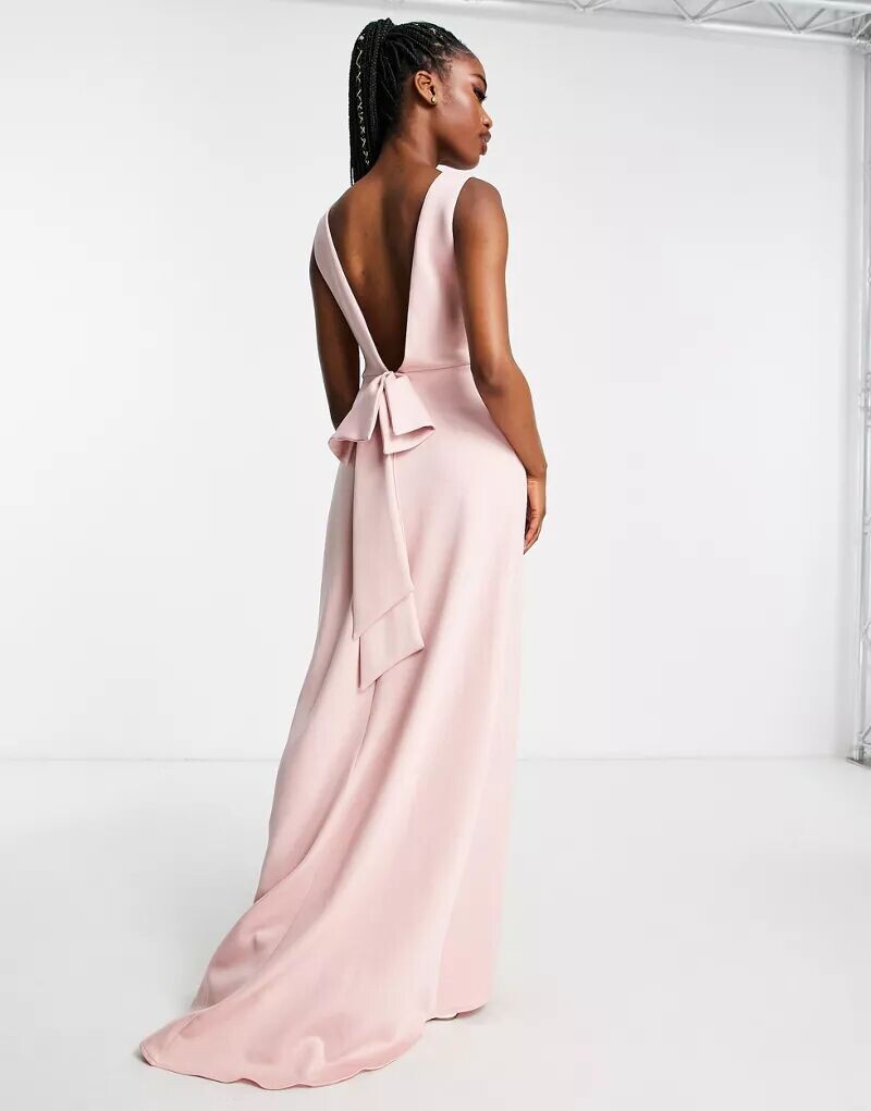 

Платье макси приглушенного нежно-розового цвета TFNC Bridesmaid с бантом сзади