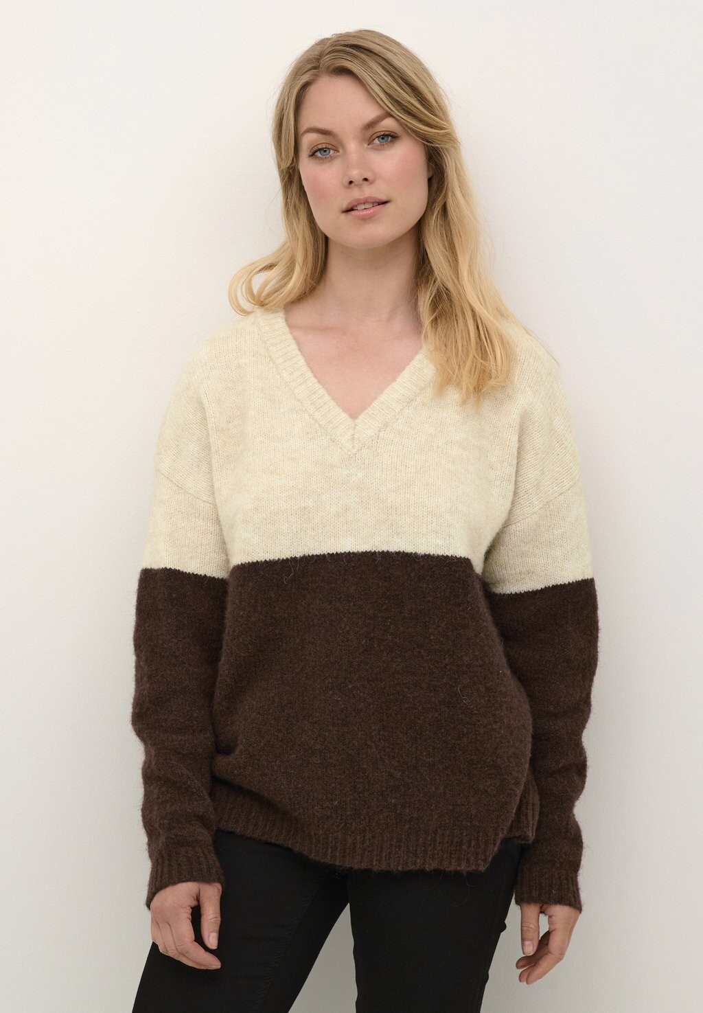 

Свитшот Culture CUKIMMY V-NECK, цвет oyster potting soil melange