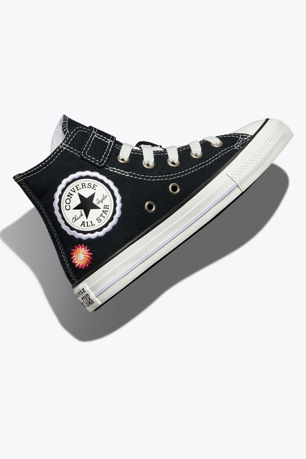 

Молодежный фестиваль High Top спортивной обуви Converse, черный