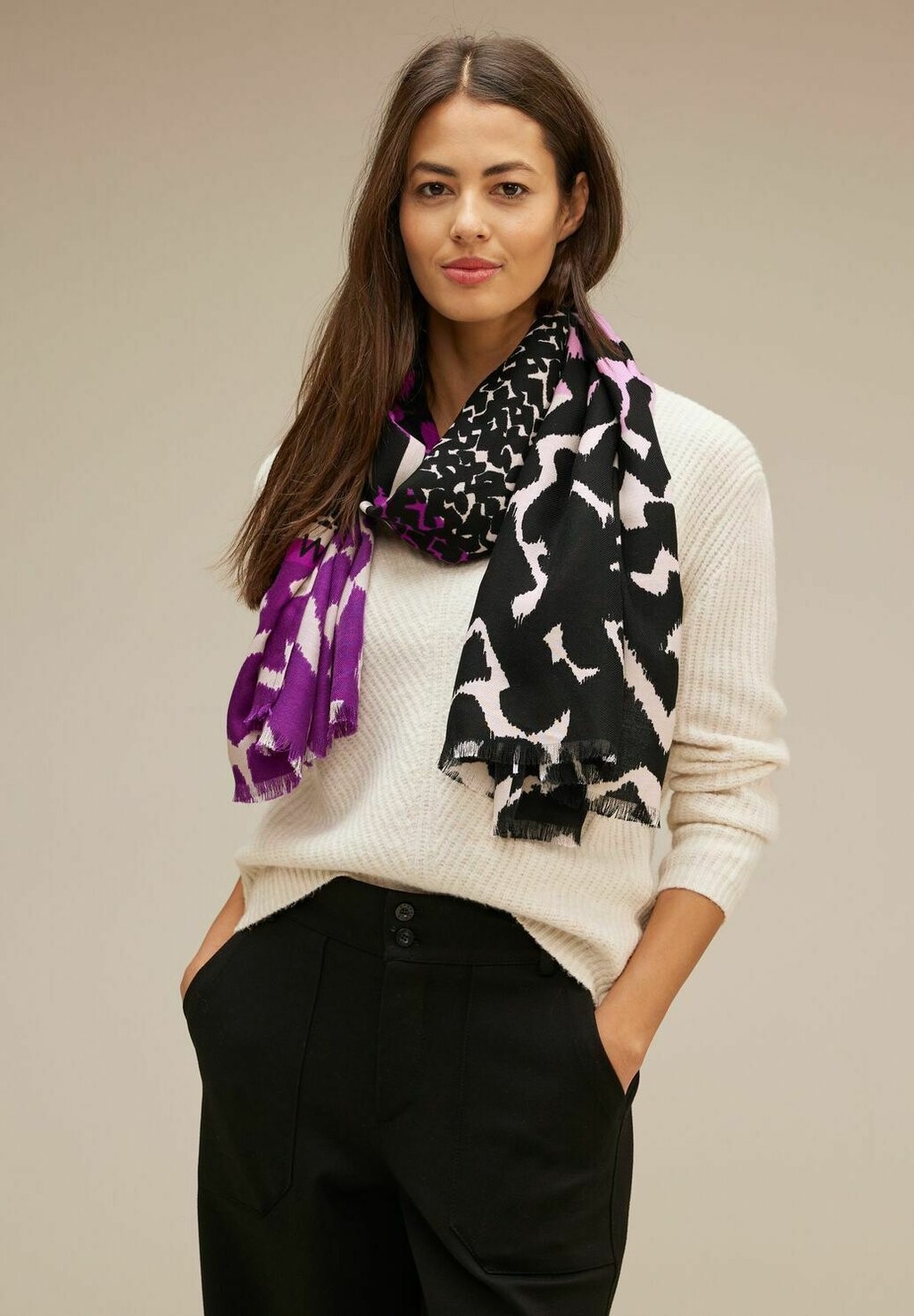 

Шарф Cosy Print Long Street One, цвет lila