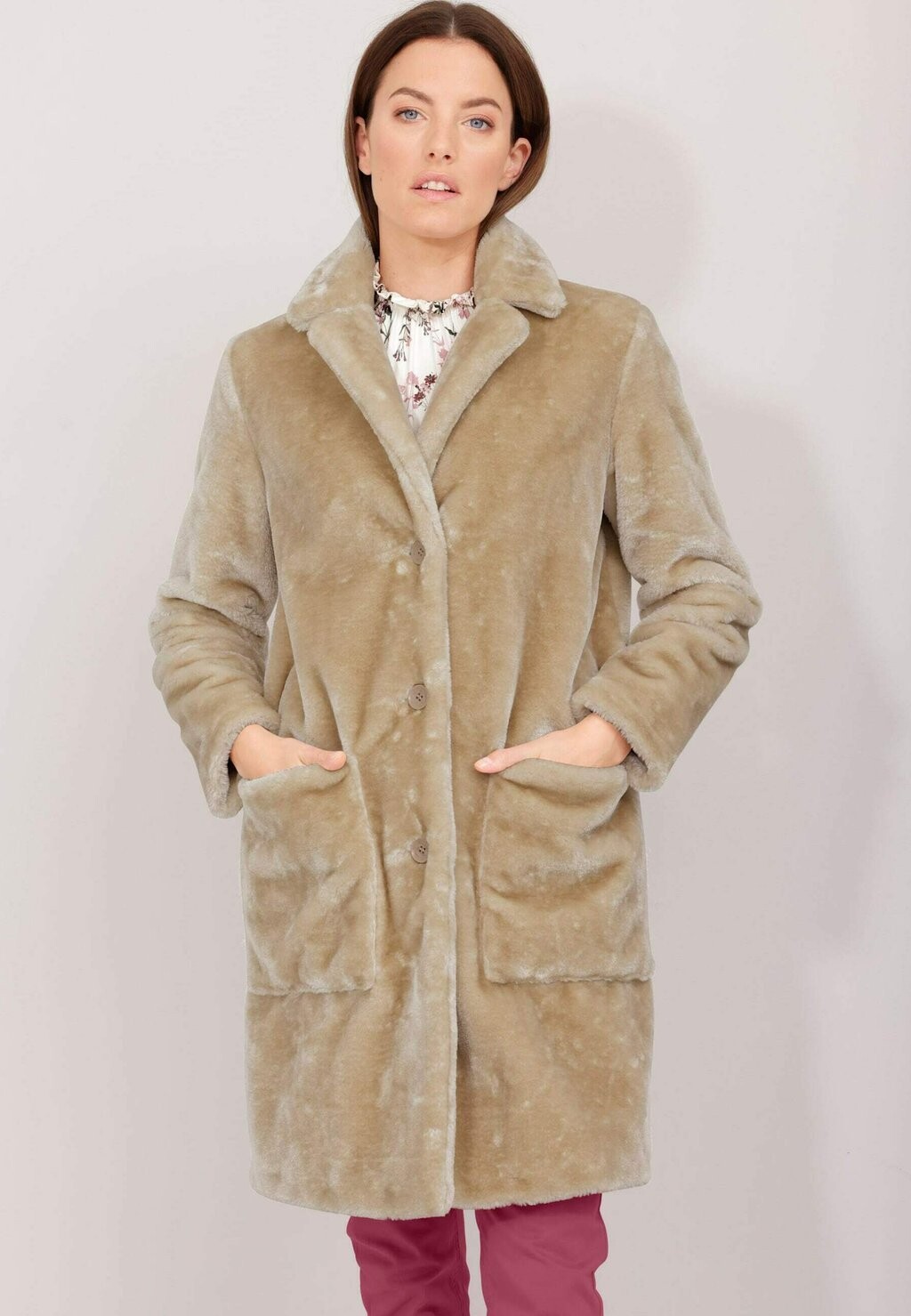 

Зимнее пальто Dress In