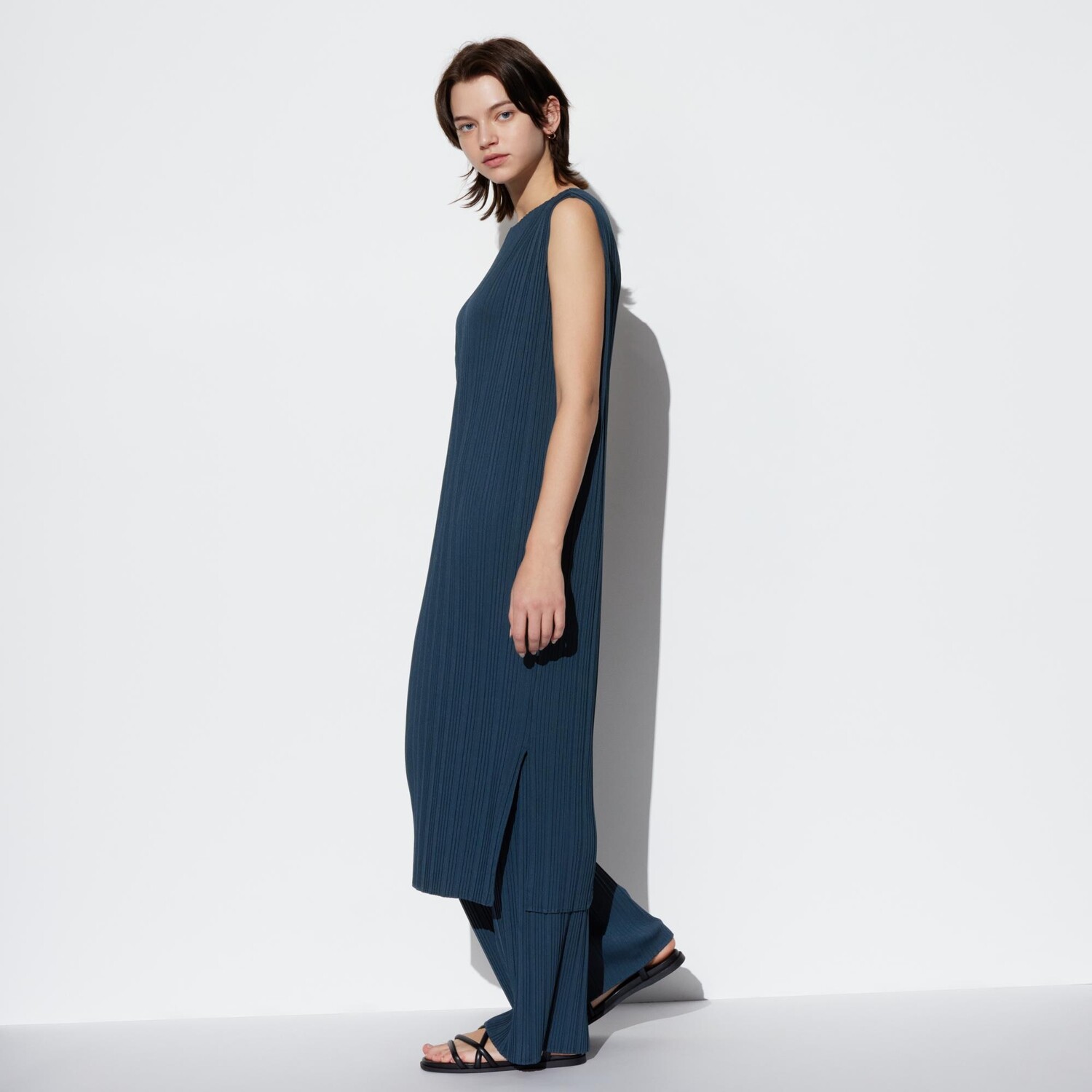 

Платье плиссе Uniqlo, синий