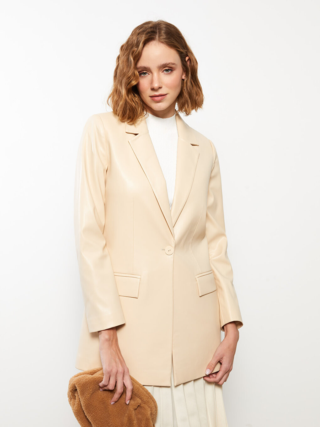 

Однотонный женский пиджак из кожи с длинным рукавом LCW Modest, экрю.