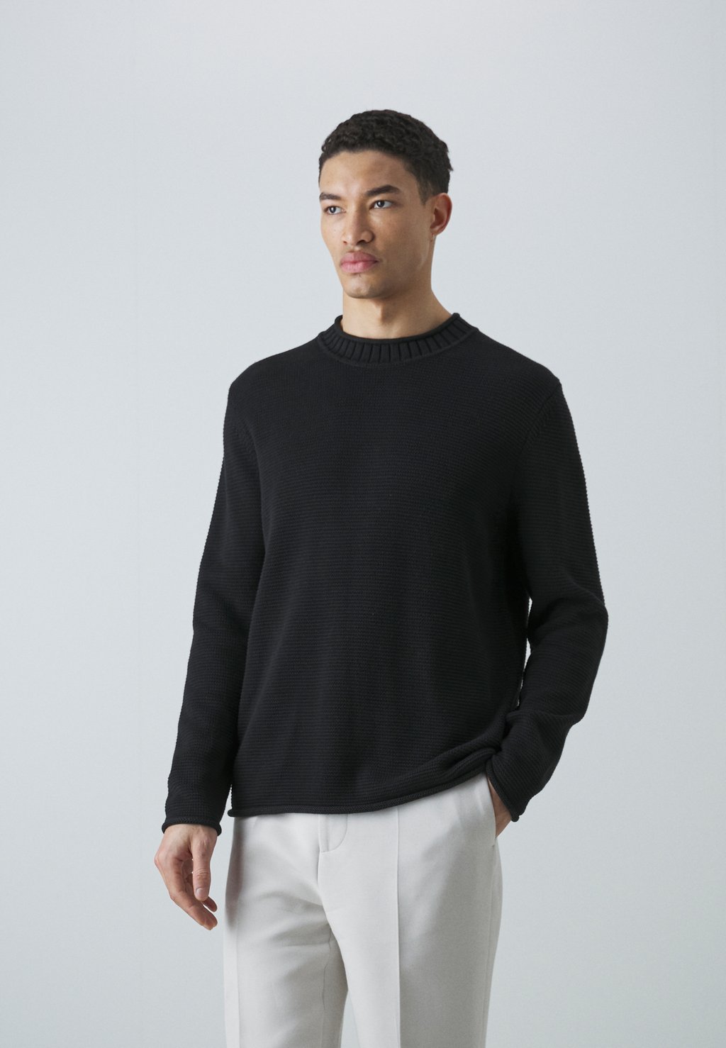 Вязаный свитер ROLLED HEM SWEATER Filippa K, цвет black вязаный свитер filippa k цвет black