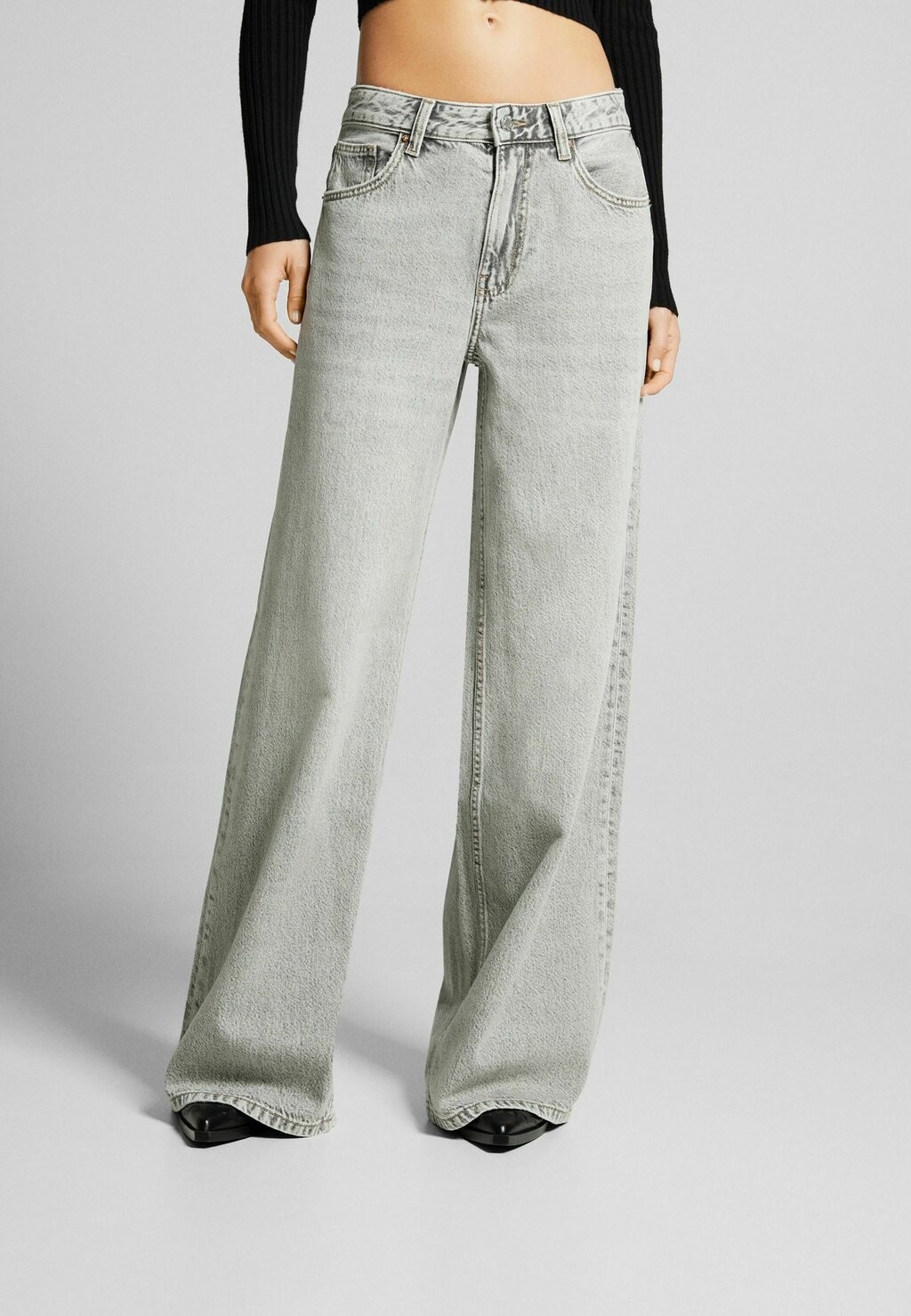 

Джинсы клеш Bershka