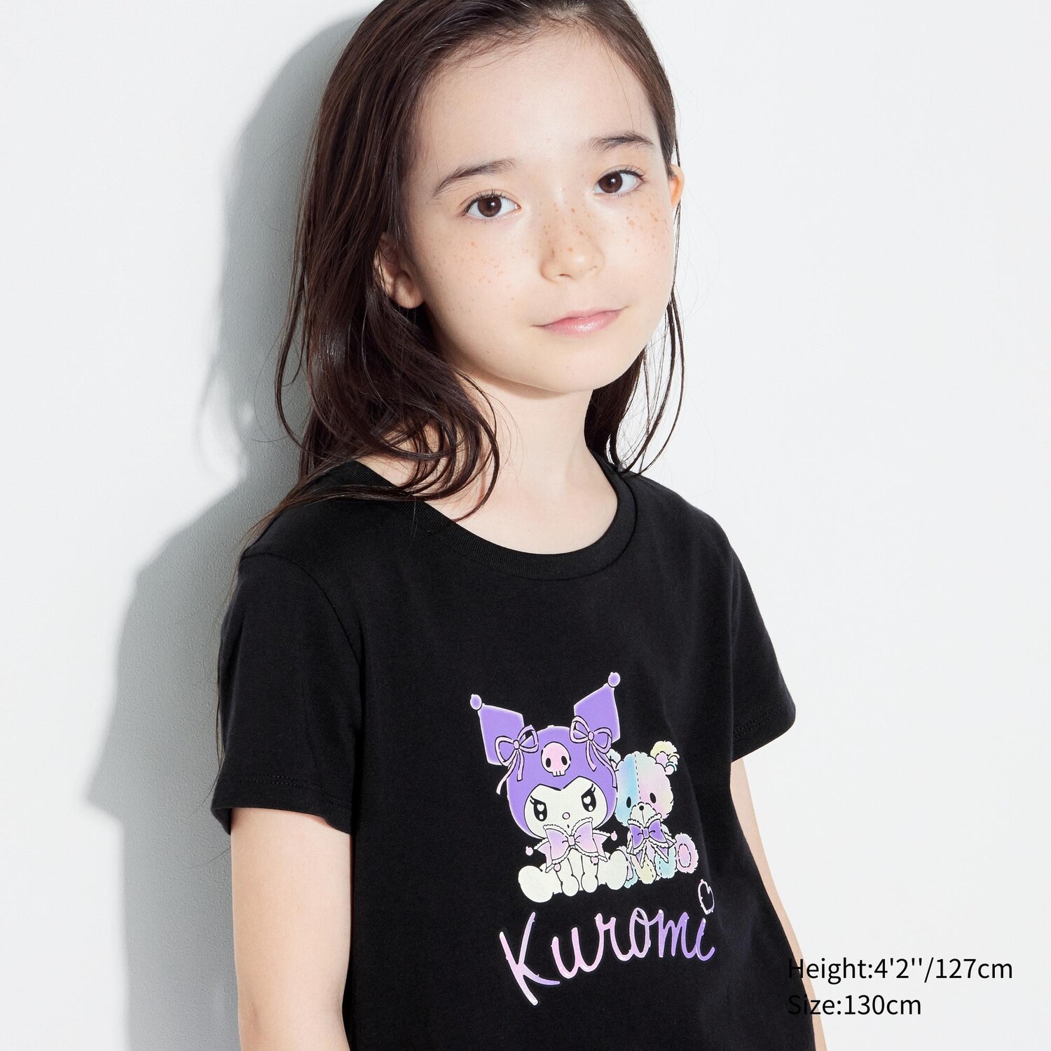 

Футболка UNIQLO Sanrio укороченная с принтом, черный