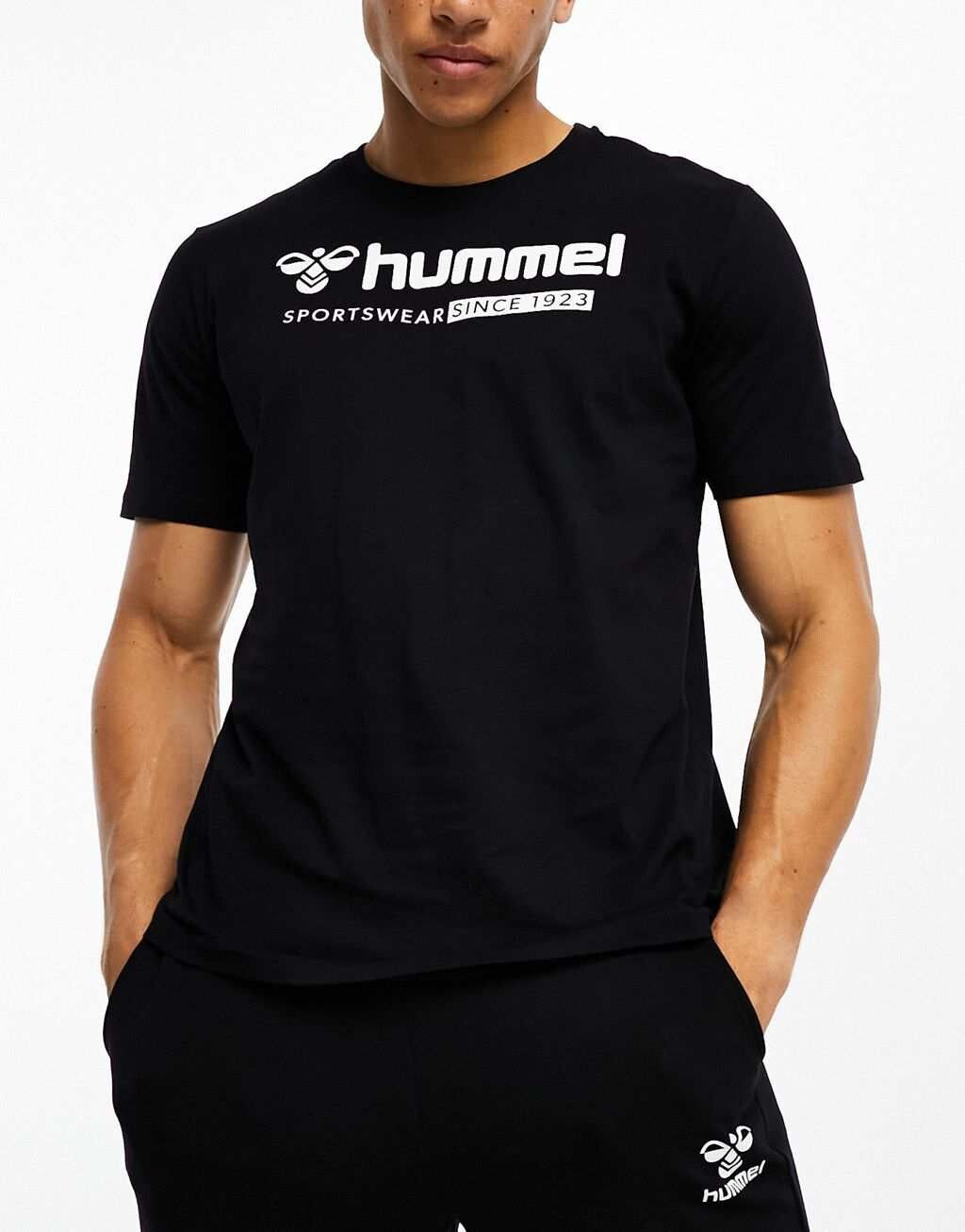 

Черная футболка классического кроя с объемным логотипом Hummel, Черный