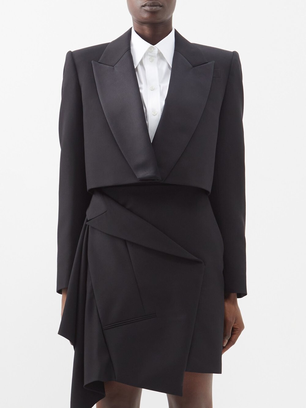 

Укороченный шерстяной пиджак-смокинг sartorial Alexander McQueen, черный