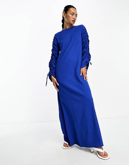 

Кобальтово-синее платье макси с жатыми рукавами и сборками ASOS DESIGN