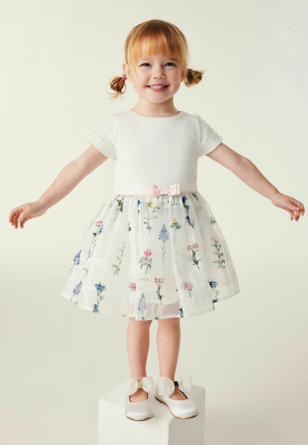 

Коктейльное/праздничное платье BURNOUT MOCKABLE REGULAR FIT Baker by Ted Baker, цвет white