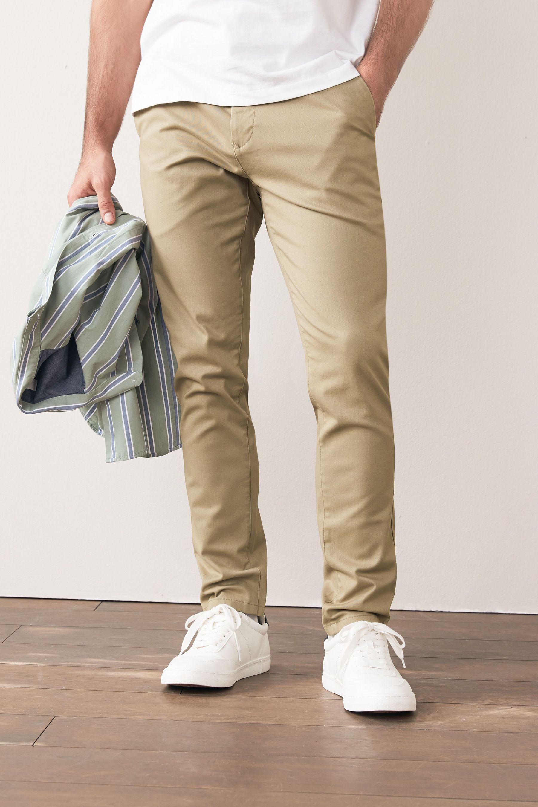 цена Узкие эластичные брюки-чиносы Next, серый