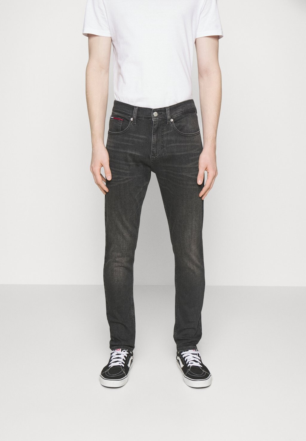 цена Джинсы Tapered Fit AUSTIN SLIM Tommy Jeans, деним черный