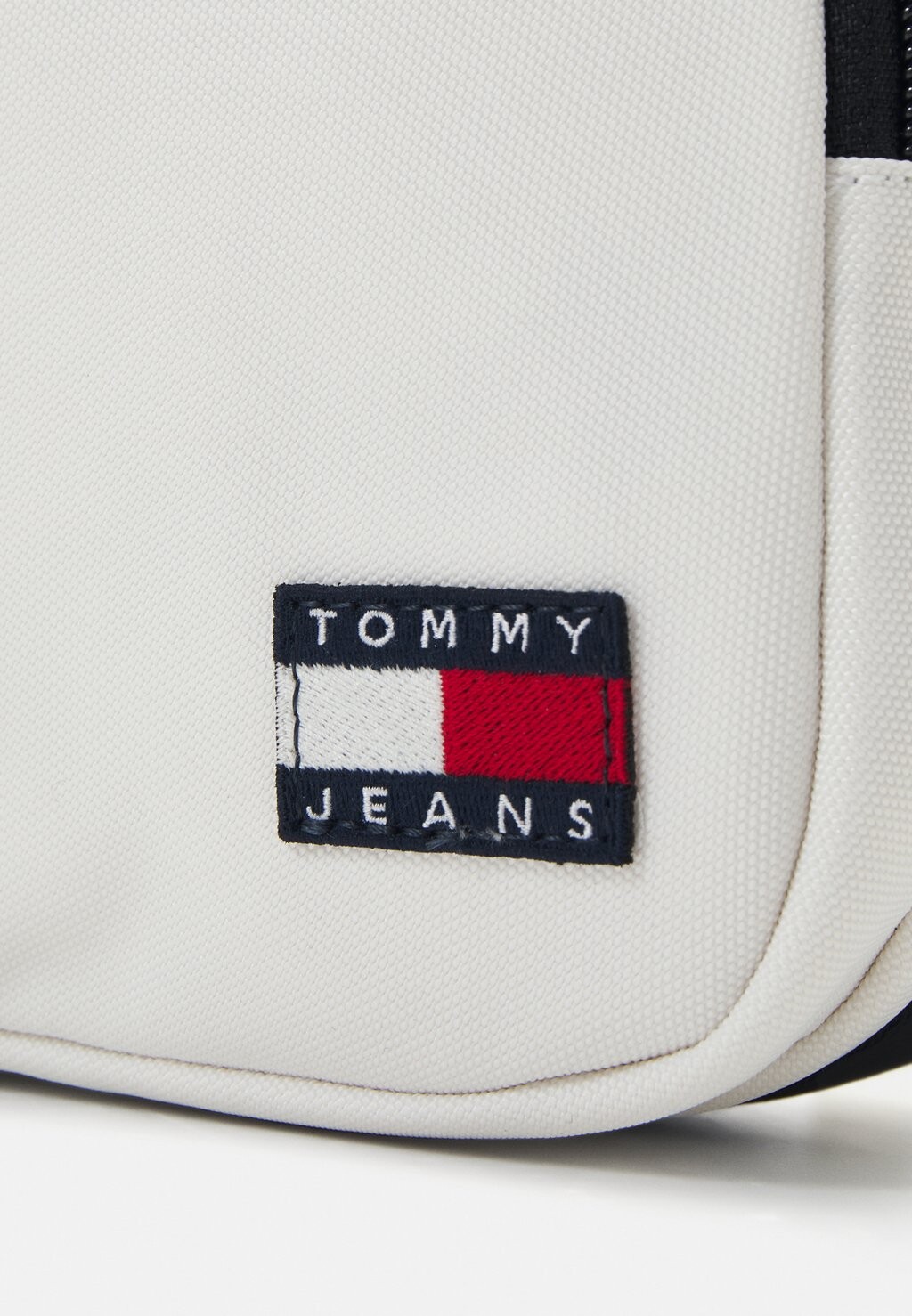 

Сумка через плечо DAILY CROSSOVER UNISEX Tommy Hilfiger, белый