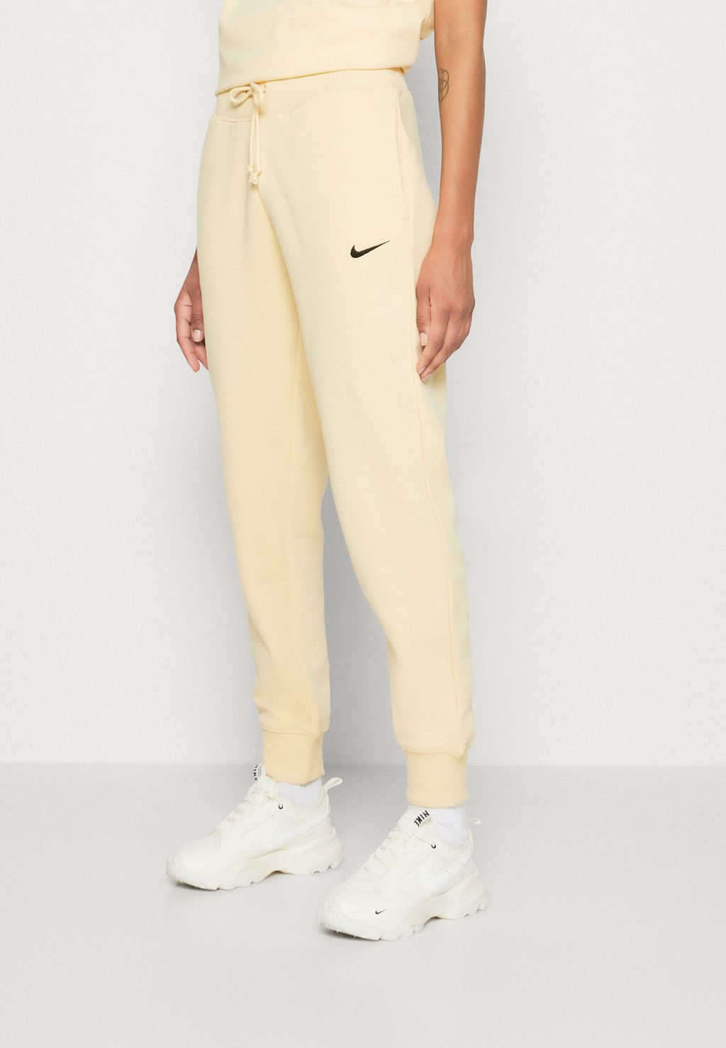 

Спортивные брюки Nike Pant, бледно-ванильный / черный, Оранжевый