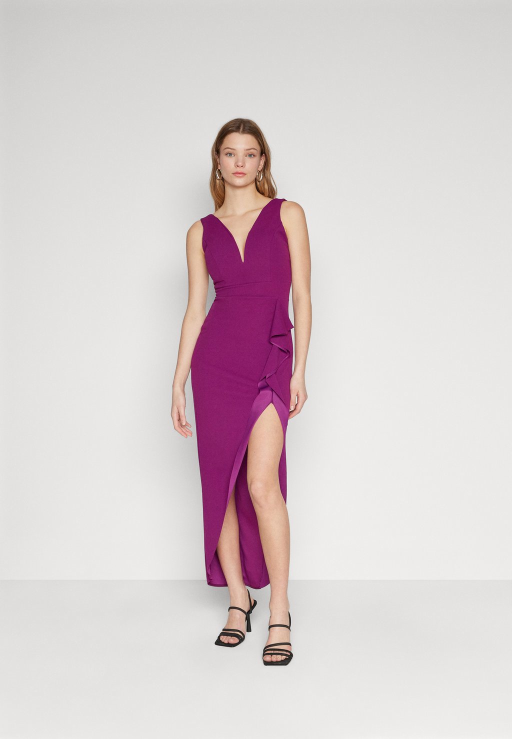 Вечернее платье Hayden Ruffle Maxi WAL G., цвет plum