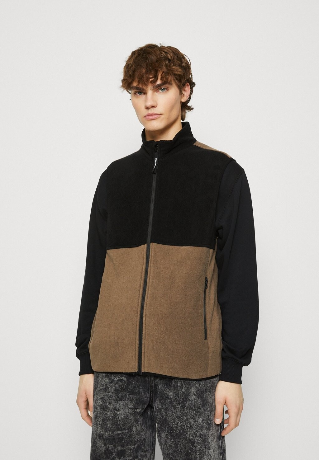 

Жилет Jack & Jones