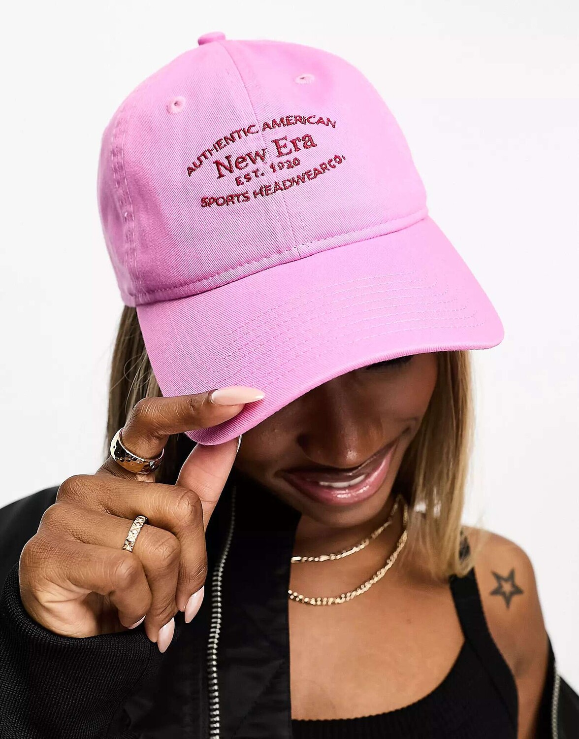 

Ярко-розовая кепка с логотипом New Era