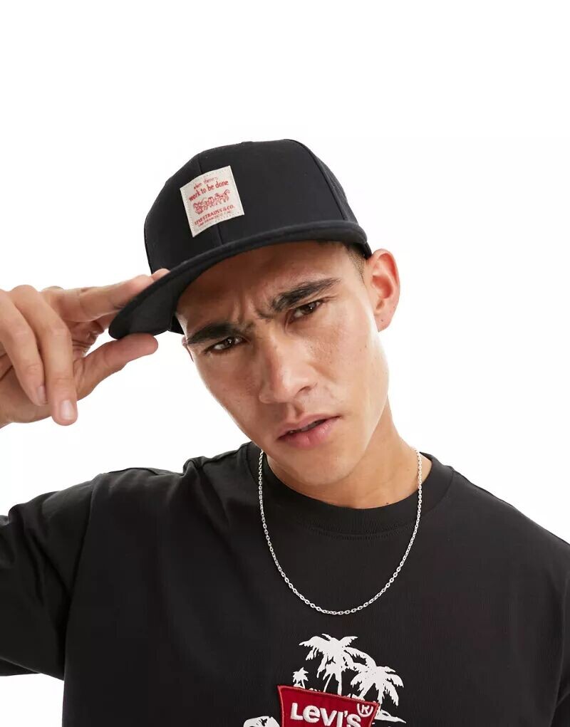 

Черная кепка Levi's с логотипом