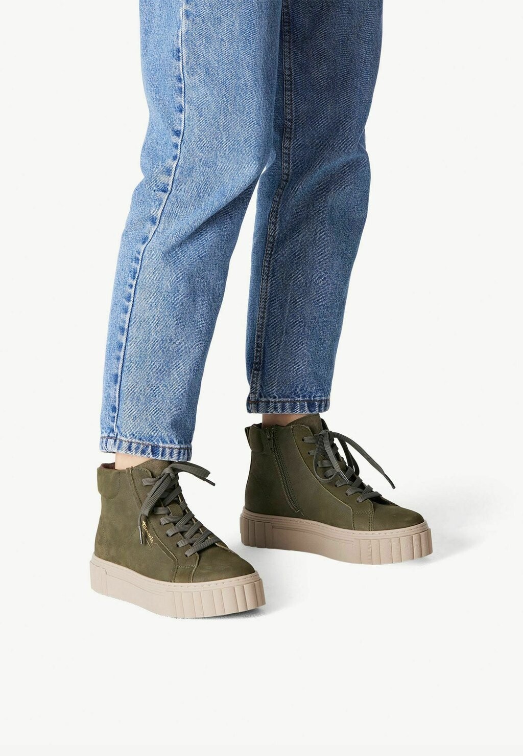 

Высокие кроссовки Tamaris