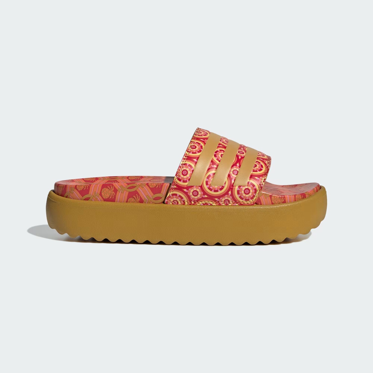 

Шлепанцы Adilette на платформе Adidas, цвет Victory Gold/Victory Gold/Tomato