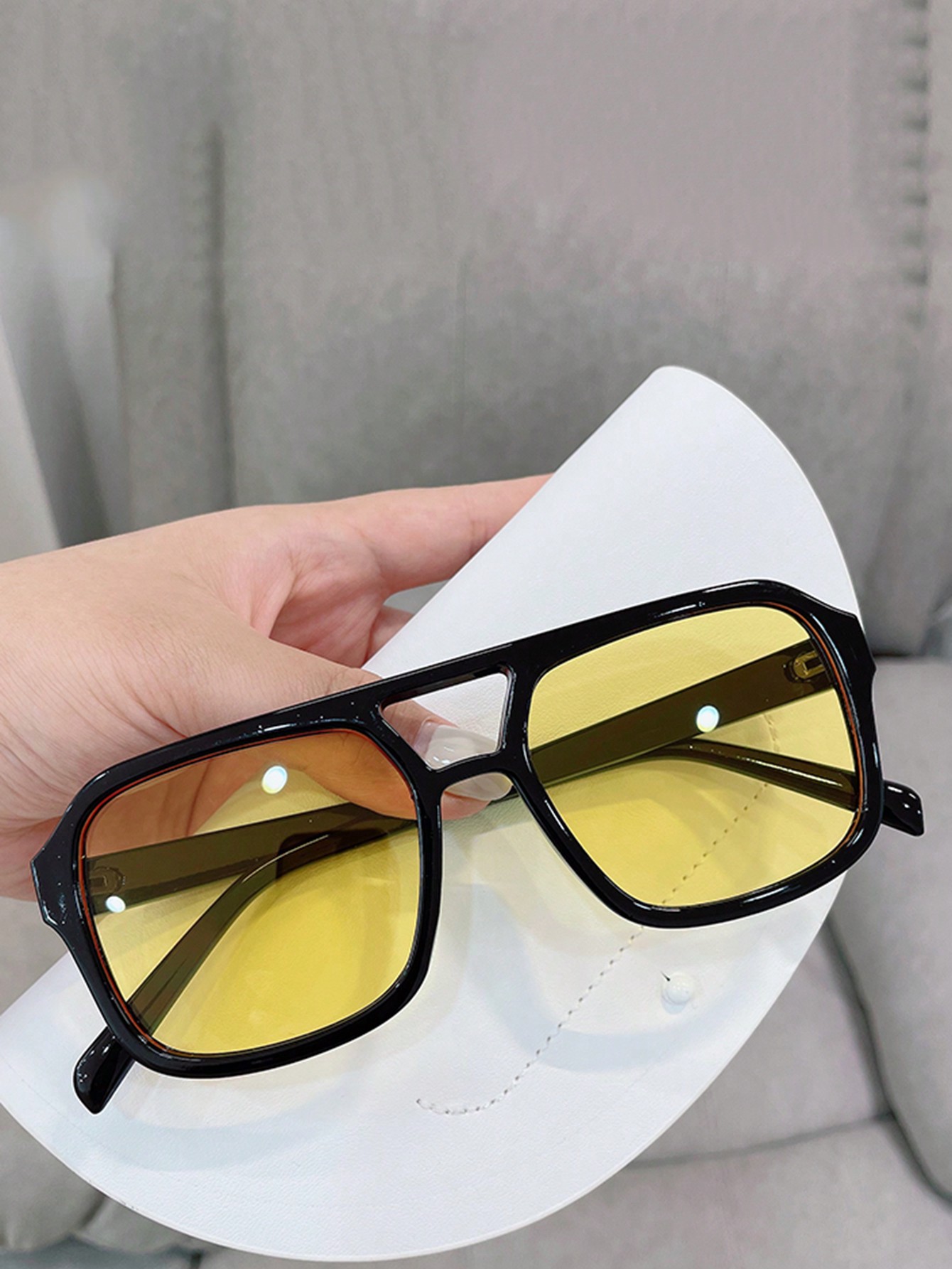 Модные очки в геометрической оправе с тонированными линзами для модного винтажного повседневного образа модные модные очки в квадратной оправе с тонированными линзами