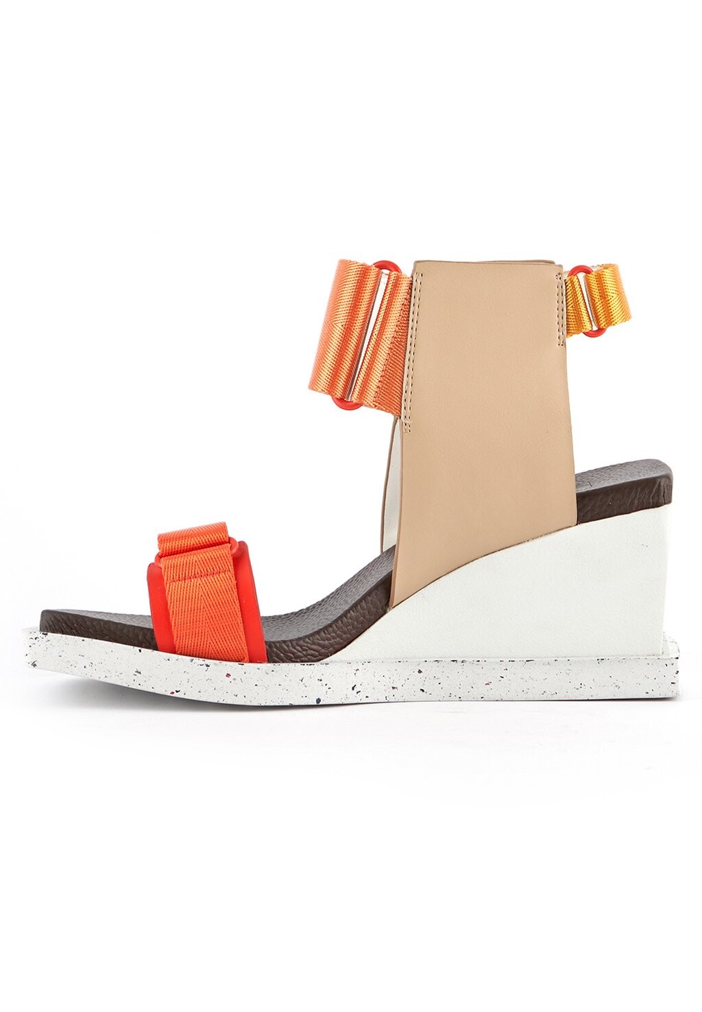 

Босоножки на танкетке KO MID United Nude, цвет malibu