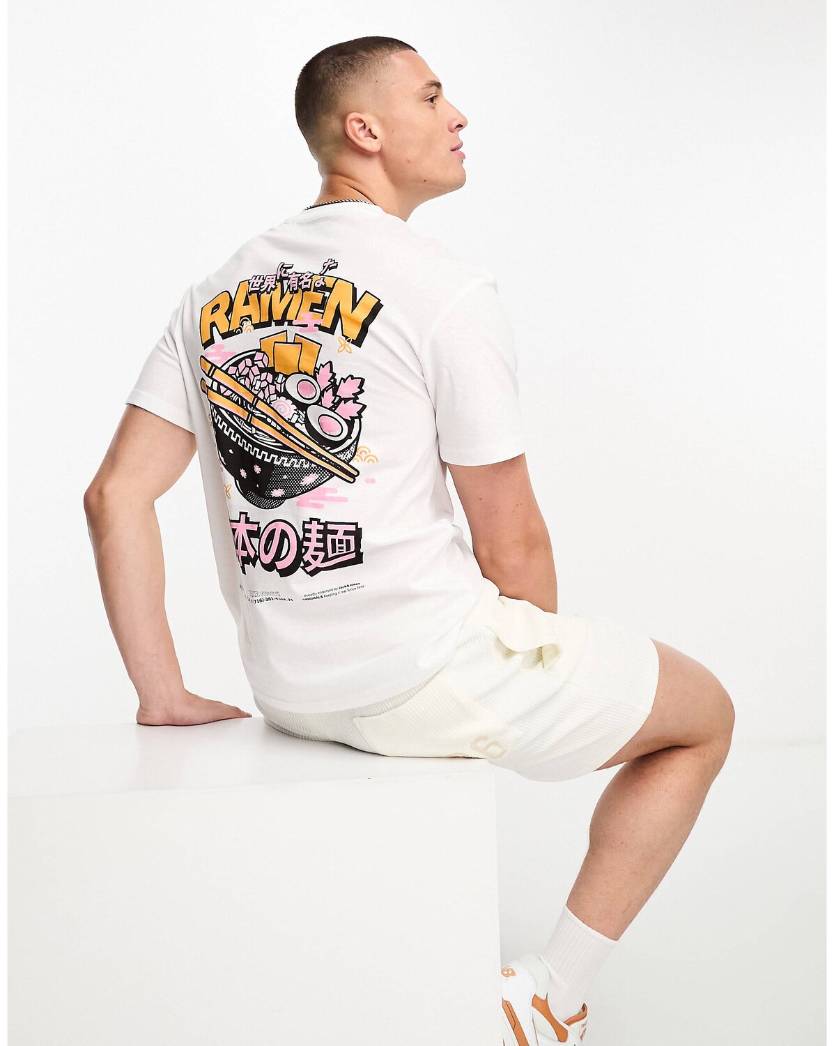 

Белая футболка с принтом рамэн на спине Jack & Jones Originals