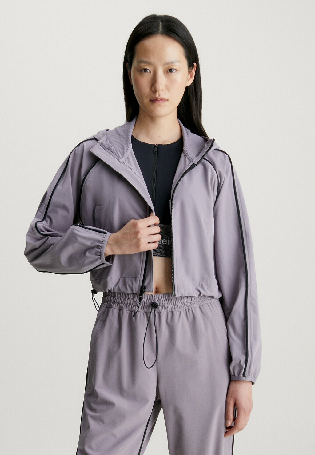 

Ветровка CROPPED Calvin Klein Performance, серый ребристый