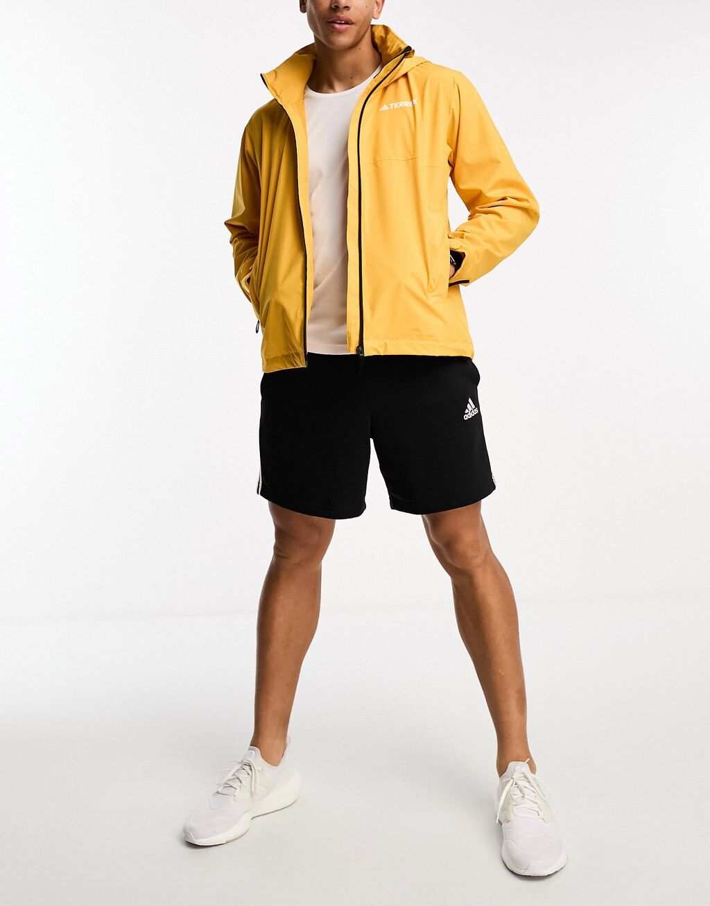 

Желтая тональная куртка adidas Outdoor