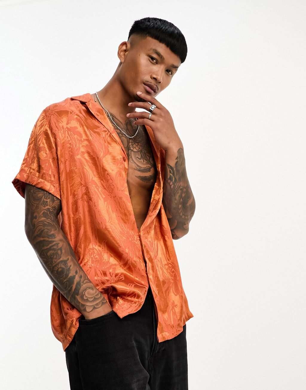 

Свободная рубашка с оранжевым жаккардовым принтом ASOS DESIGN Deep Revere