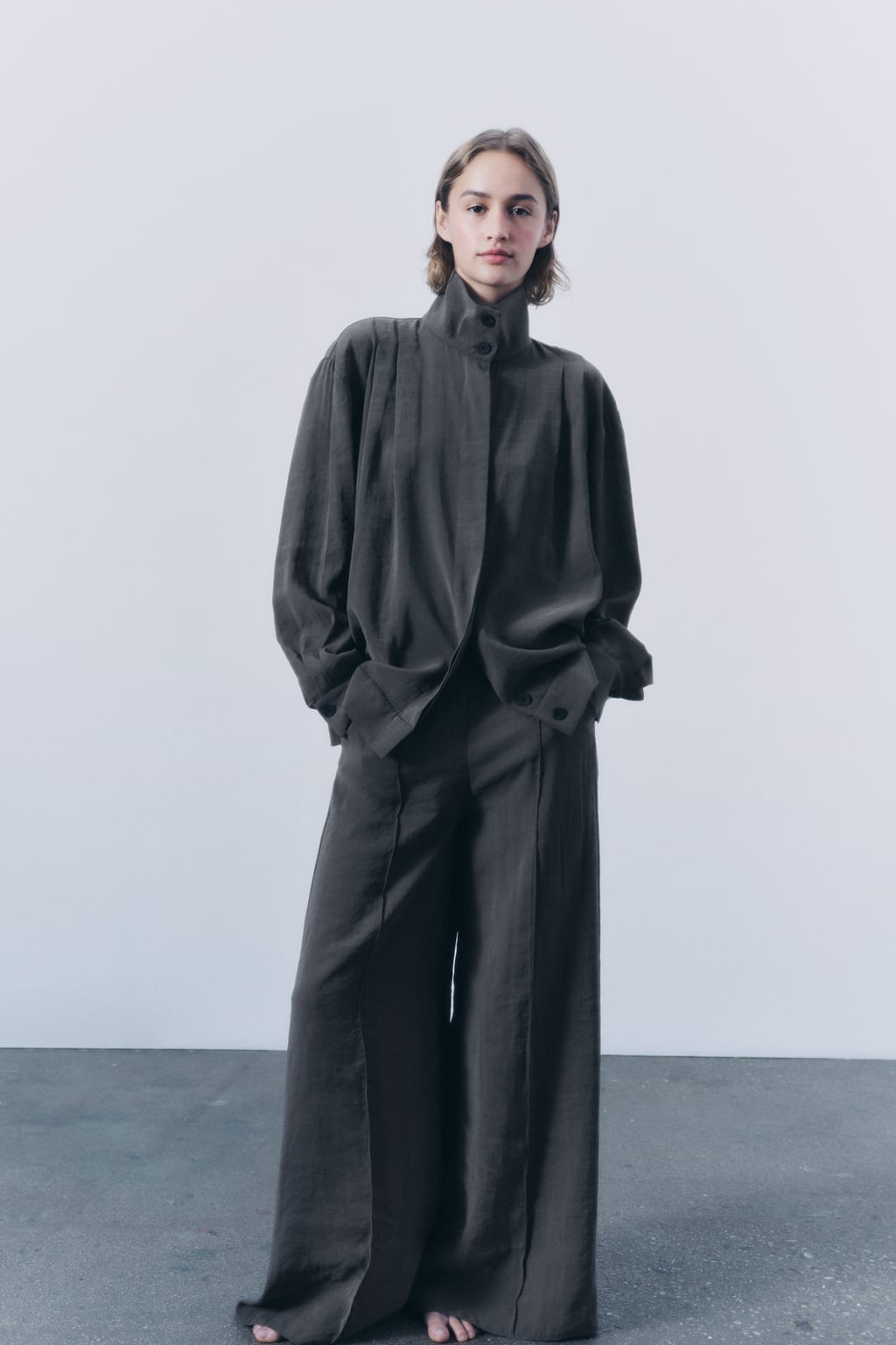 

Плиссированная рубашка ZARA, серый