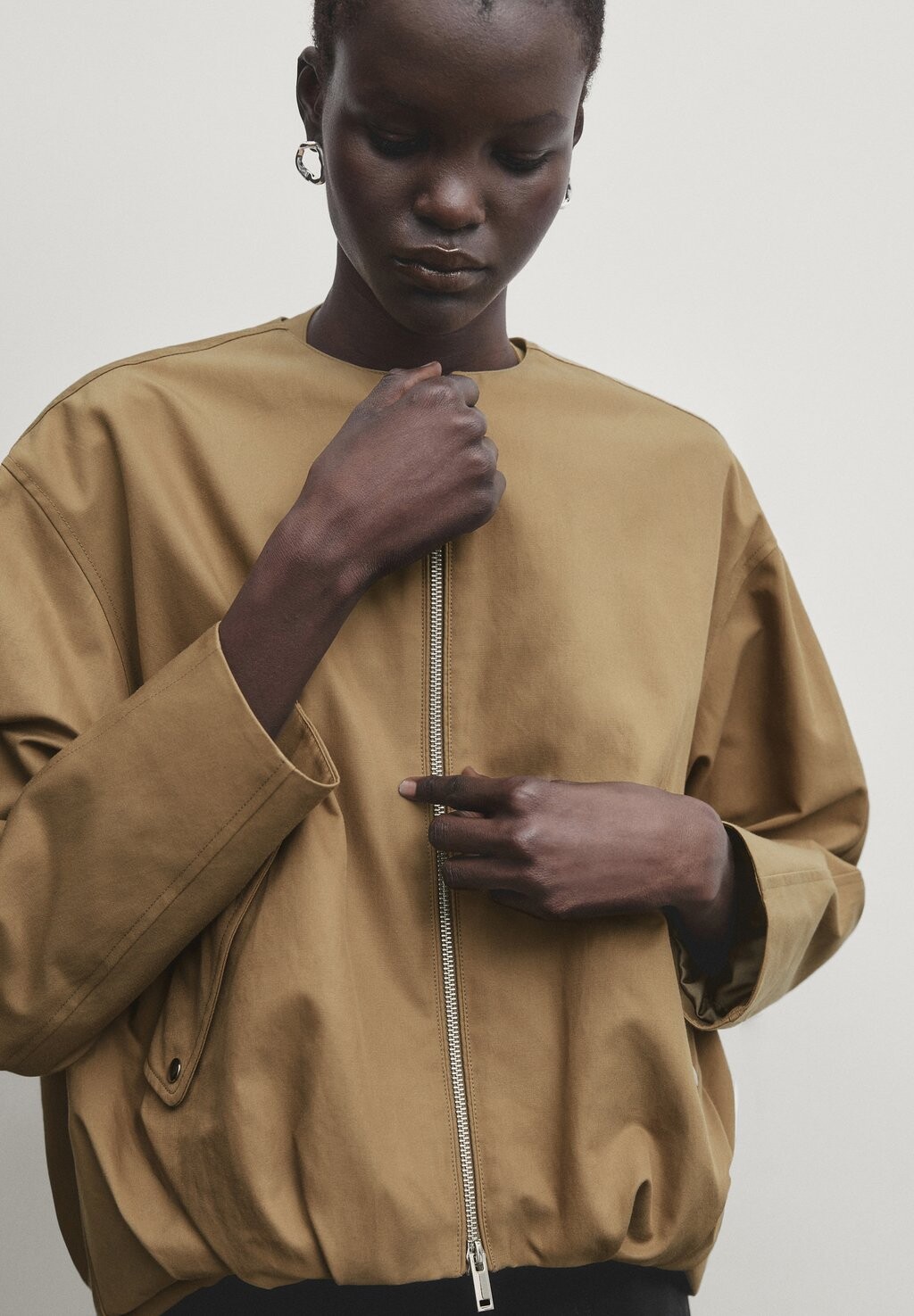 

Легкая куртка Voluminous With Snap Buttons Massimo Dutti, цвет camel